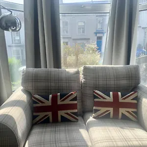 https://f1-16-glanmor-cres.cardiffhotelswales.com