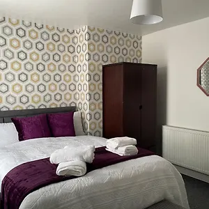 Luxury Spacious 2 Bedroom Home. Apartment