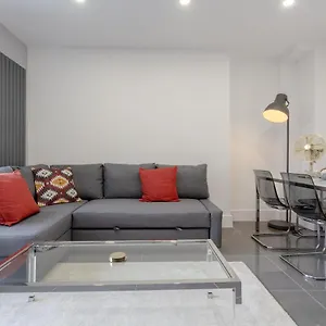 https://3-bedroom-penthouse-apartment-in-canary-wharf.cambridgehotelsuk.com